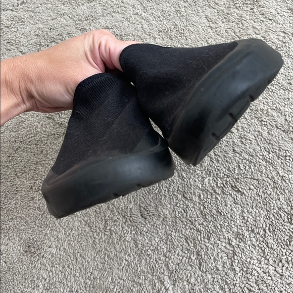 OOFOS Woman’s OOMG EEZEE Low Shoe Slip On Sneaker - Picture 5 of 7